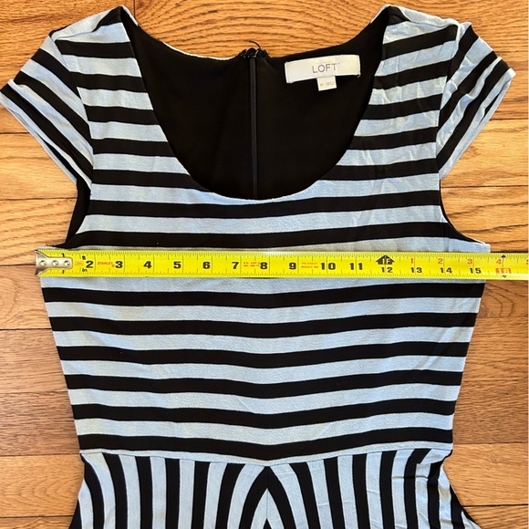Ann Taylor Loft Slate Blue/Gray & Black Cap Sleeve Fit & Flare Dress - Size XS - Picture 4 of 6